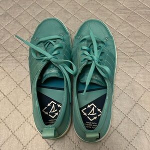 Speery teal tennis shoes